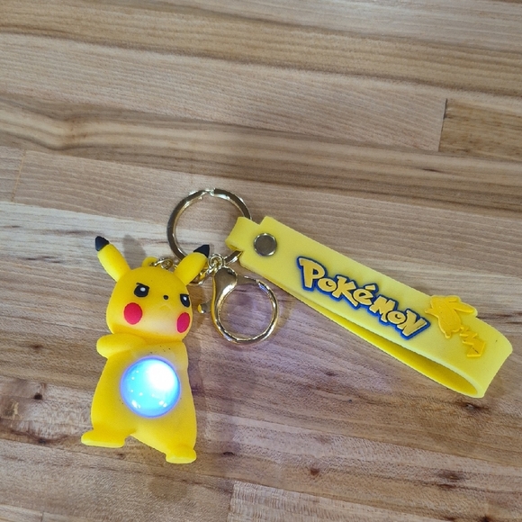 Light Up PIKACHU Keychain - Picture 1 of 5